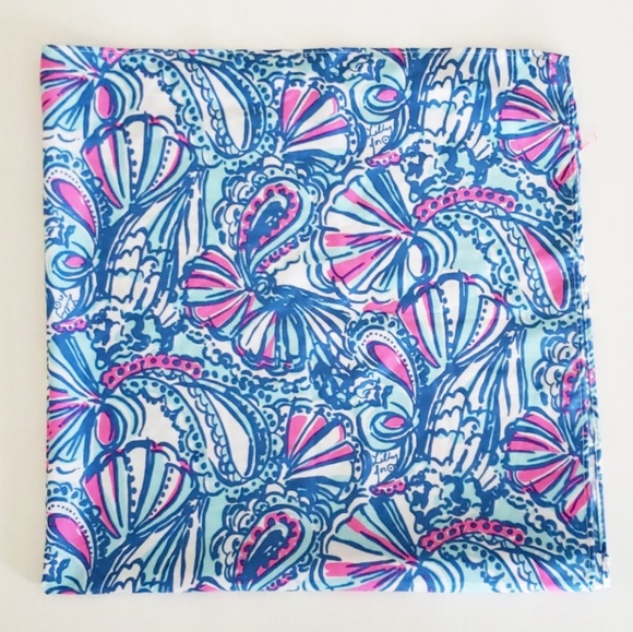 Lilly Pulitzer Accessories - 🌞Sale🌞 LILLY PULITZER Silk Scarf